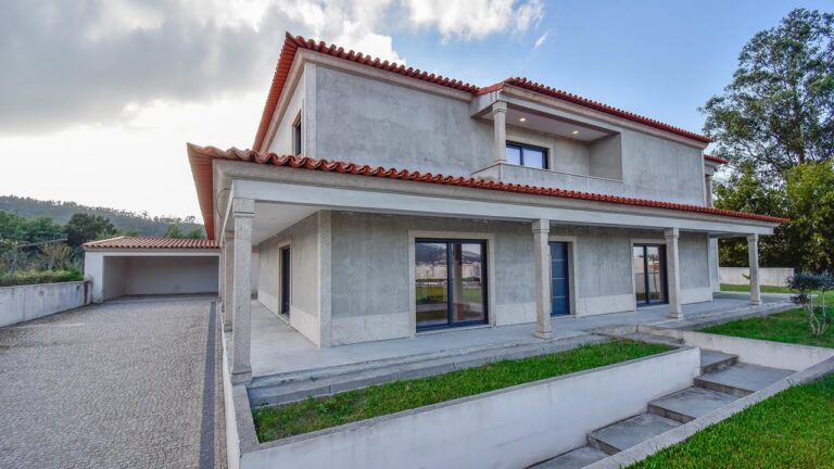 Moradias de Banco &agrave; Venda em Penafiel