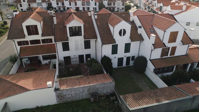Casas do banco à venda em Esmoriz